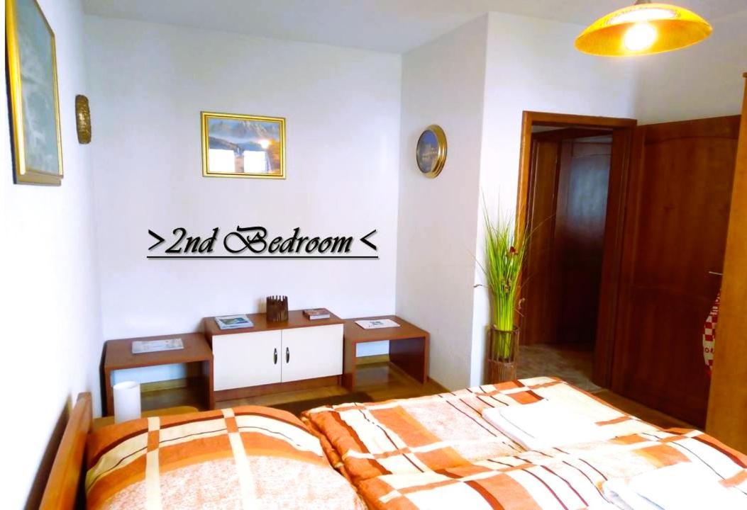 דירות פודסטראנה House White Stone Split חדר תמונה