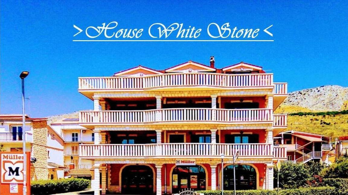 דירות פודסטראנה House White Stone Split מראה חיצוני תמונה